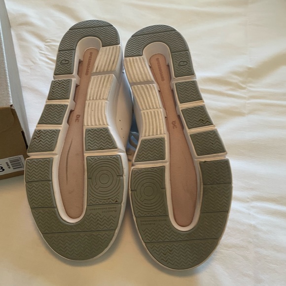 ON CLOUDROGER WRSE LADIES SIZE 8, EUC - Picture 3 of 3